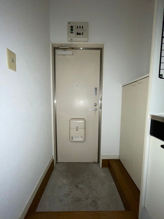 物件内観写真16　(玄関)