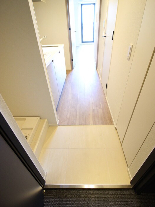 物件内観写真14　(玄関)