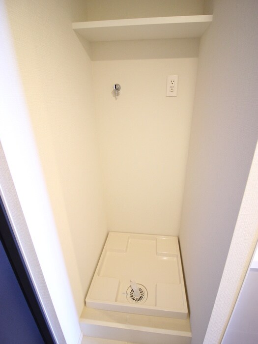 物件内観写真16　(洗濯機置場)