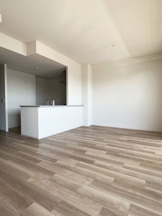 物件内観写真8　(室内からの展望)