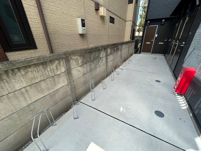物件外観写真6　(駐輪場)