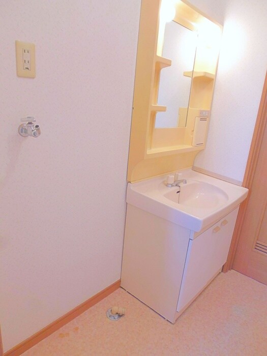 物件内観写真15　(洗濯機置場)