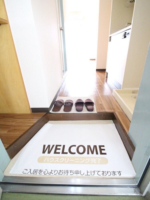 物件内観写真16　(玄関)