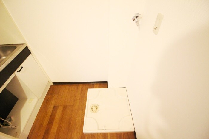 物件内観写真12　(洗濯機置場)