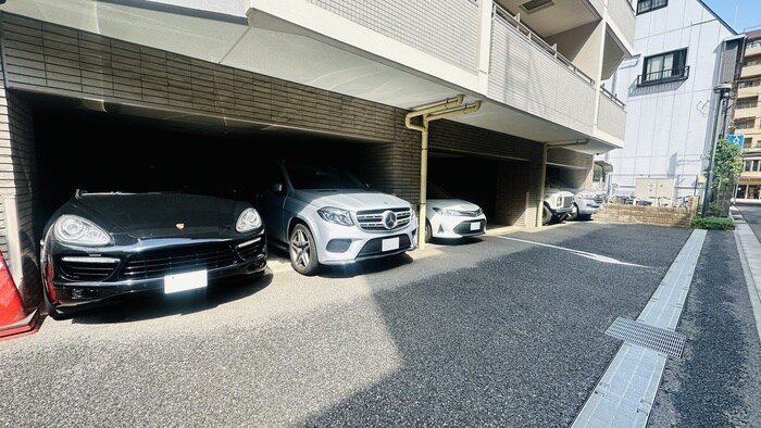 物件外観写真4　(駐車場)