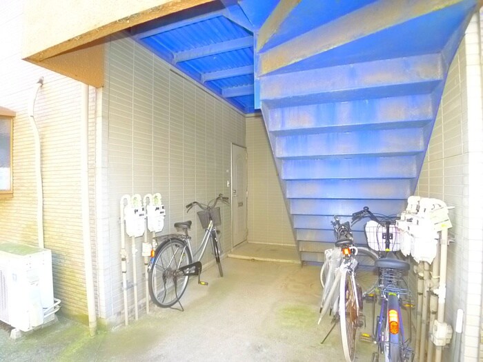 物件外観写真6　(エントランス部分)