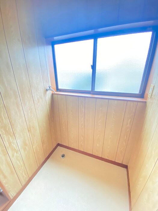 物件内観写真11　(洗濯機置場)