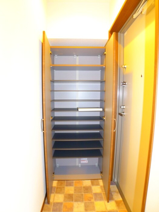 物件内観写真16　(玄関)