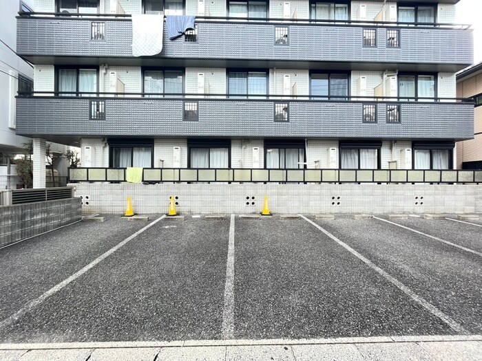 物件外観写真3　(駐車場)