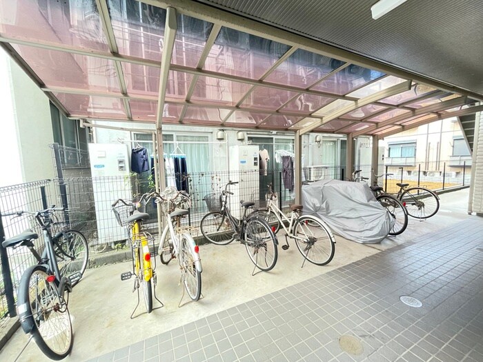 物件外観写真5　(駐輪場)