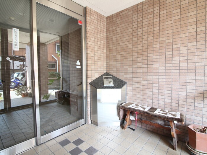 物件外観写真4　(エントランス部分)