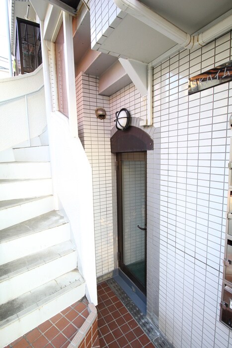 物件外観写真4　(エントランス部分)