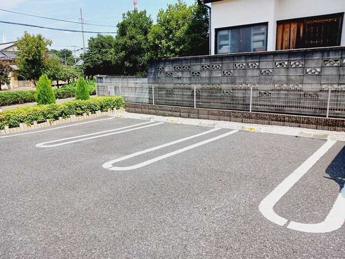 物件外観写真2　(駐車場)
