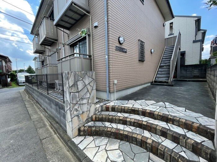 物件外観写真3　(エントランス部分)