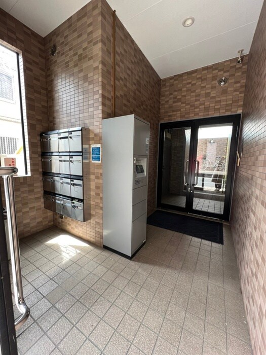 物件外観写真4　(エントランス部分)