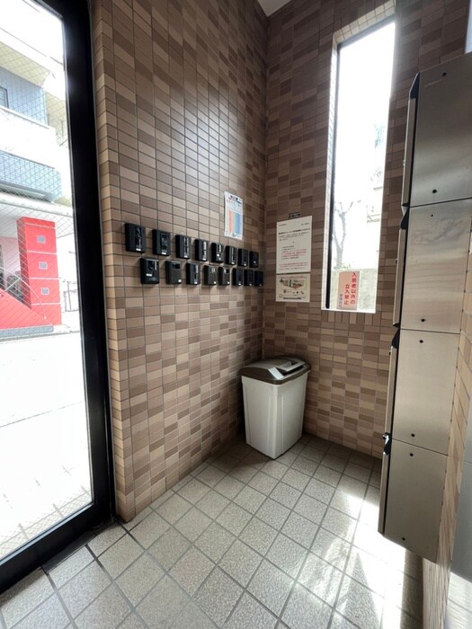 物件外観写真5　(エントランス部分)