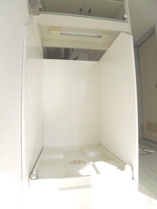 物件内観写真13　(洗濯機置場)