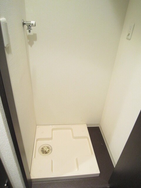 物件内観写真13　(洗濯機置場)