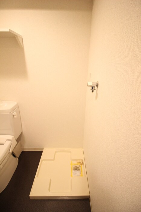 物件内観写真17　(洗濯機置場)