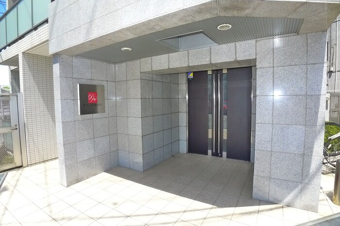 物件外観写真3　(エントランス部分)