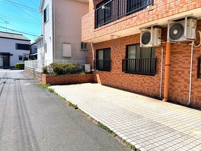 物件外観写真5　(駐車場)