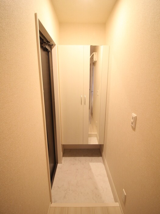物件内観写真16　(玄関)