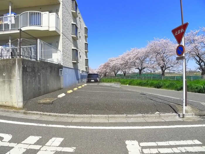 物件外観写真3　(周辺環境)