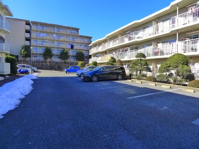 物件外観写真4　(駐車場)