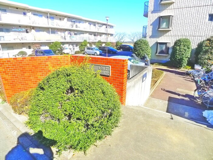 物件外観写真5　(エントランス部分)