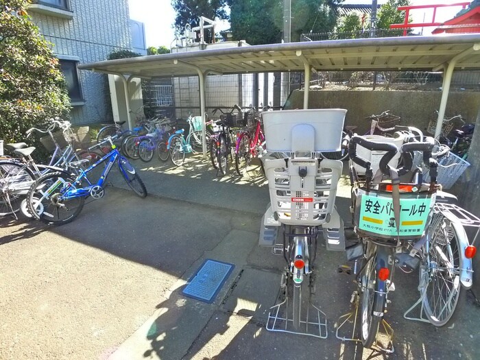 物件外観写真6　(駐輪場)