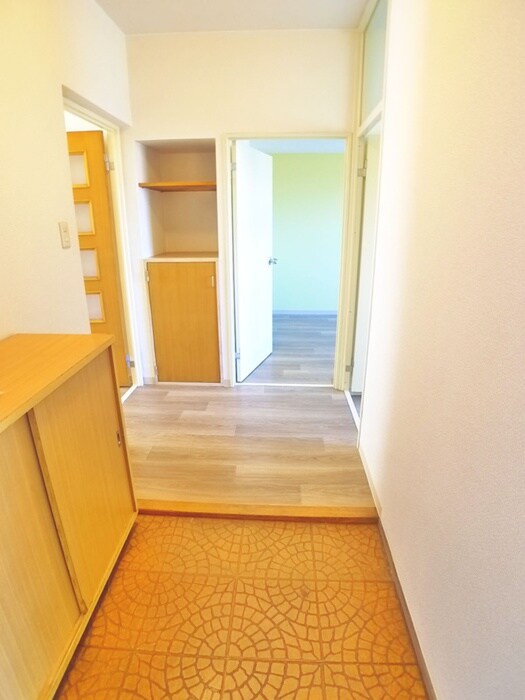 物件内観写真18　(玄関)