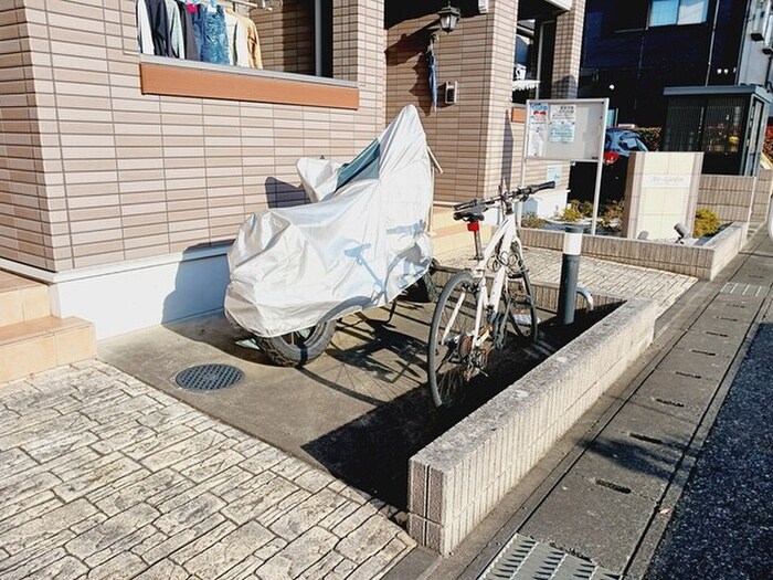 物件外観写真3　(駐輪場)