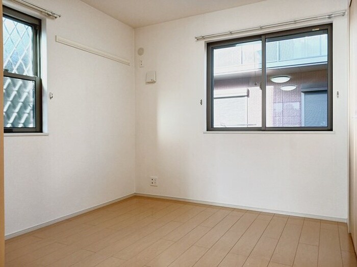 物件内観写真12　(室内からの展望)