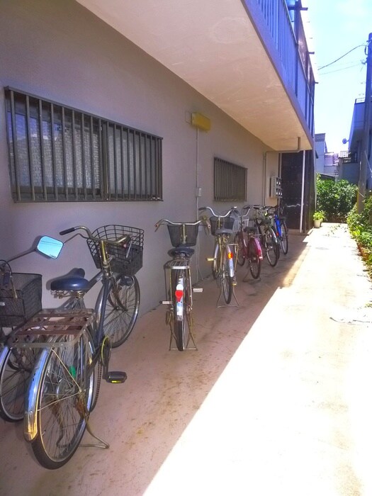 物件外観写真4　(駐輪場)