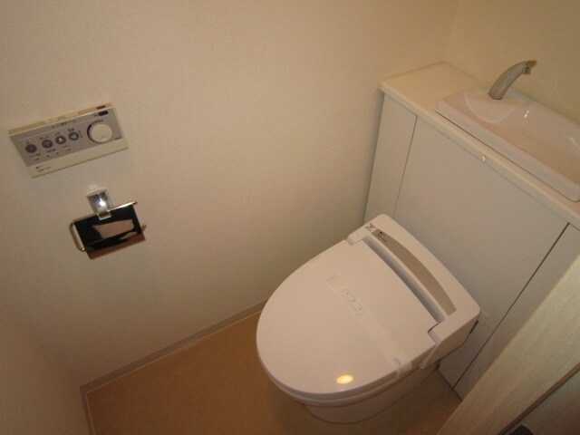 物件内観写真11　(トイレ)