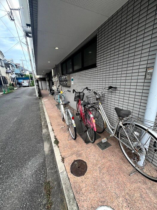 物件外観写真3　(駐輪場)