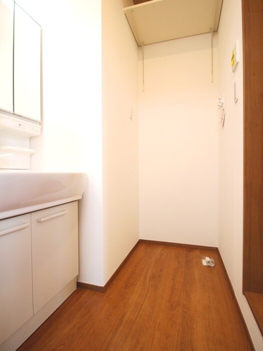 物件内観写真15　(洗濯機置場)