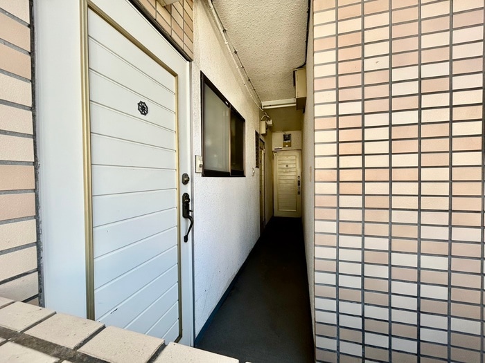 物件外観写真5　(エントランス部分)