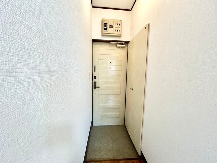 物件内観写真16　(玄関)