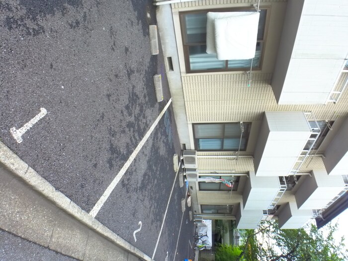 物件外観写真2　(駐車場)