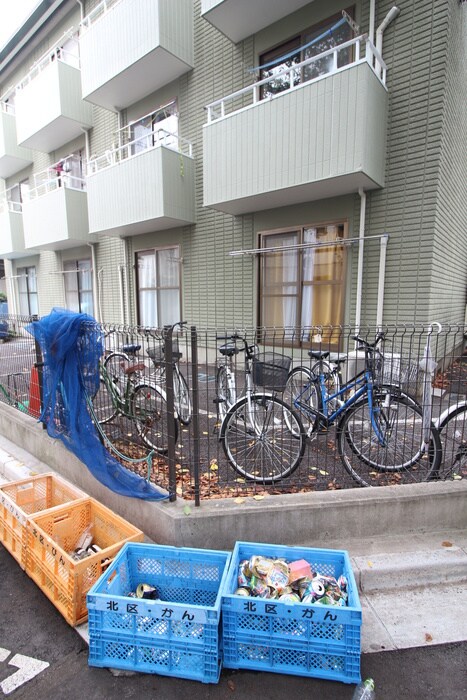 物件外観写真4　(駐輪場)