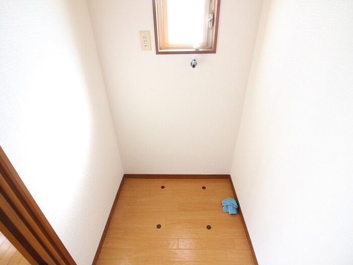 物件内観写真16　(洗濯機置場)
