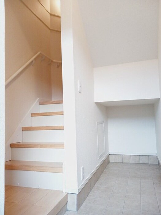 物件内観写真10　(玄関)