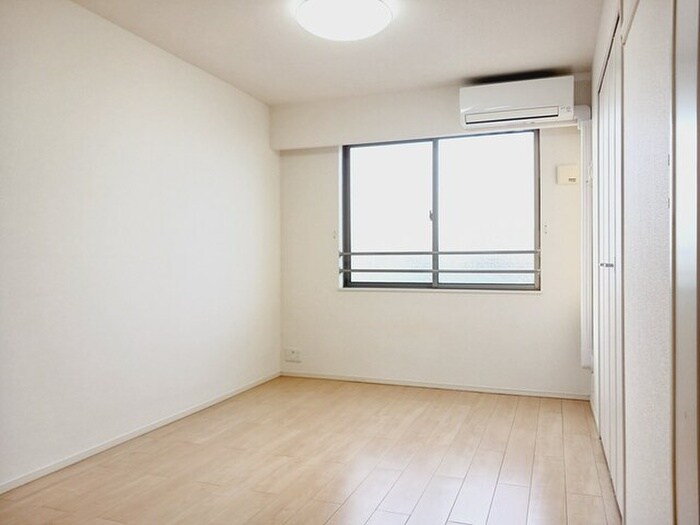 物件内観写真12　(室内からの展望)