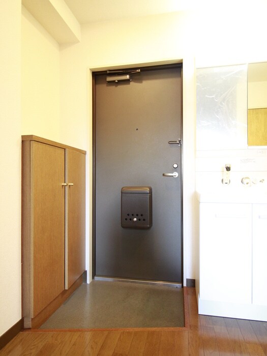 物件内観写真16　(玄関)