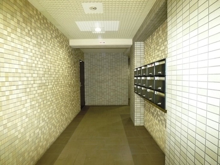 物件外観写真4　(エントランス部分)