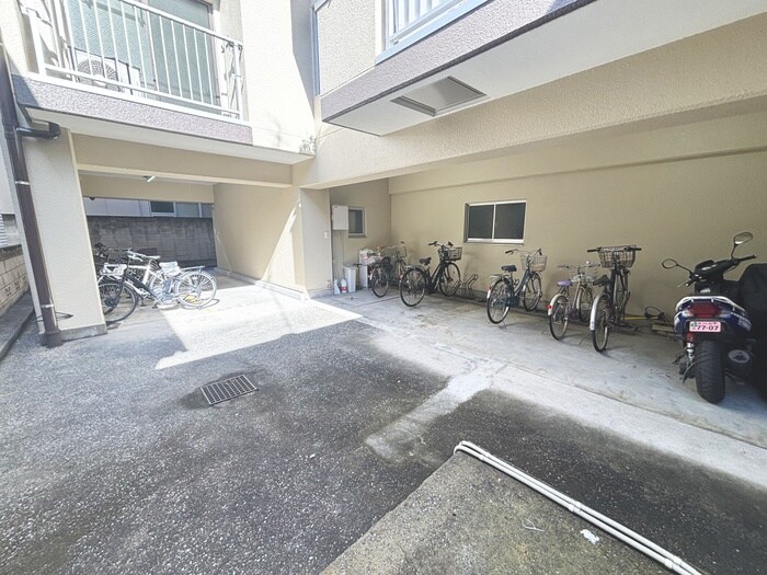物件外観写真6　(駐輪場)