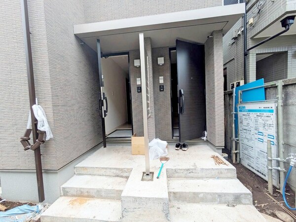 建築中
