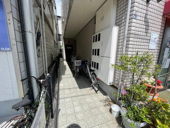 物件外観写真3　(エントランス部分)