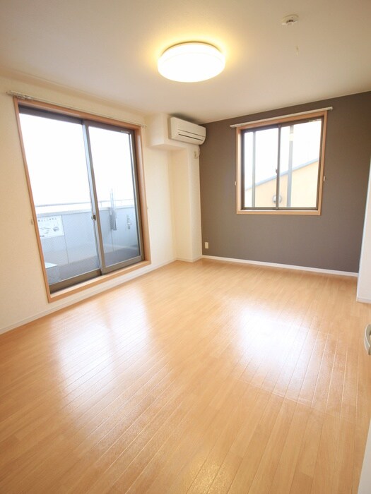 物件内観写真12　(室内からの展望)